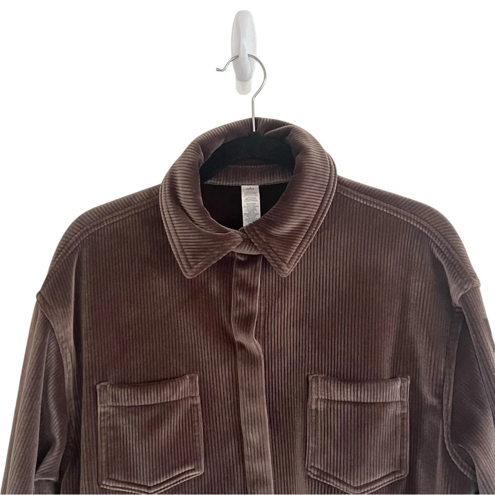 Alo Yoga Ribbed Velour Baller Mini Skirt & Mountain Side Shacket in Macchiato